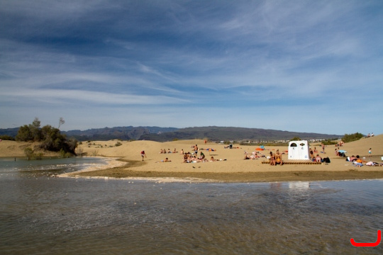 maspalomas_dunes_and_beach_-_febr_2011_-022