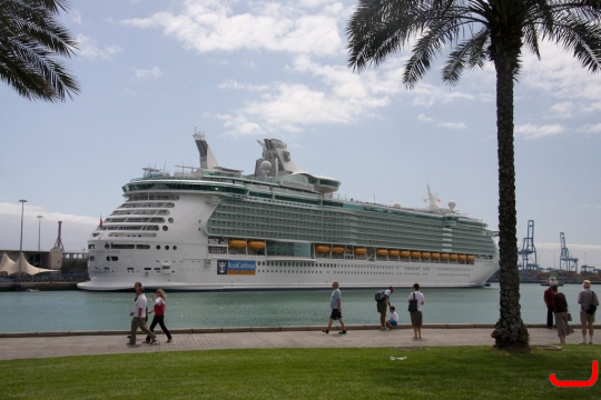 independence_of_the_seas-3