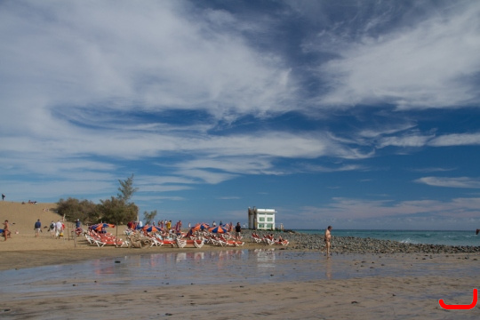 maspalomas_dunes_and_beach_-_febr_2011_-024