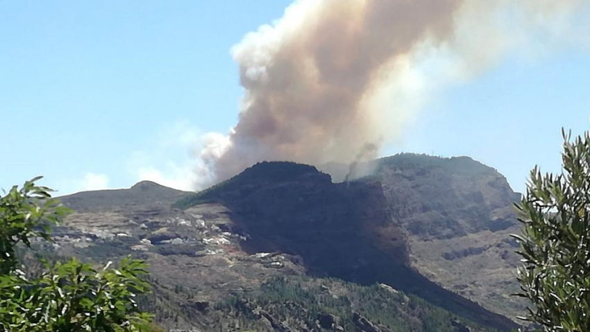 Gran Canaria Fire Out Of Control & Threatening Tejeda