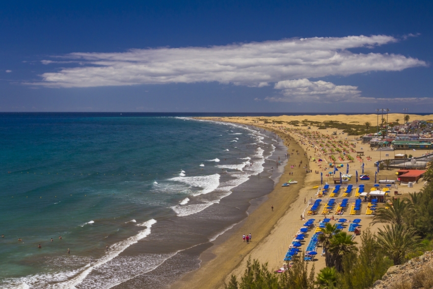 The vast Playa del Inglés beach in Gran Canaria