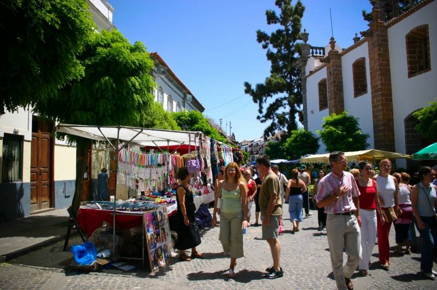 Teror weekend market in the church square