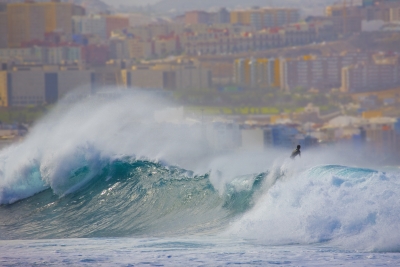 The Confital wave with Las Palmas behind